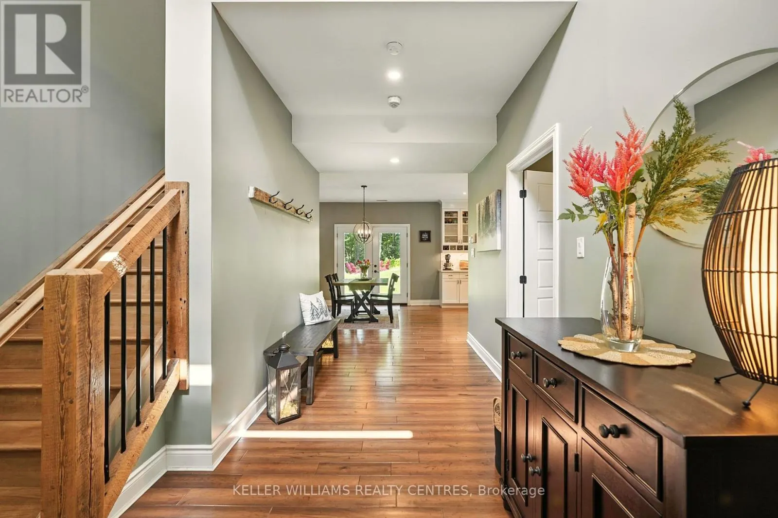 96 LINDGREN ROAD E