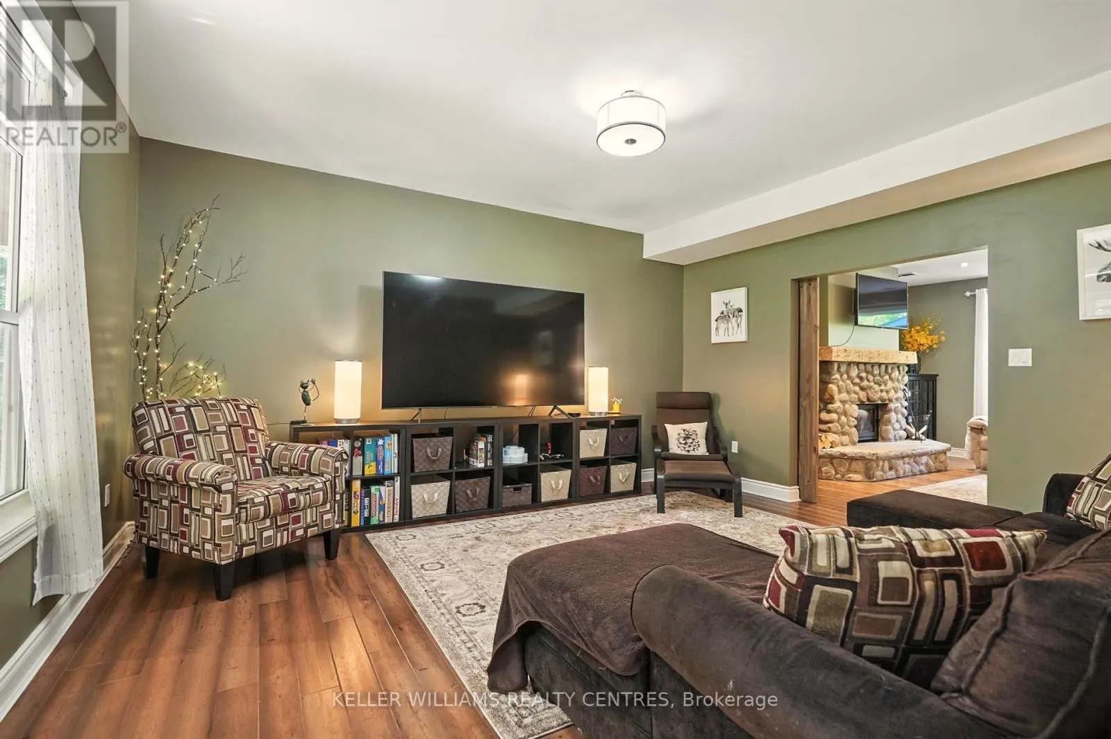96 LINDGREN ROAD E