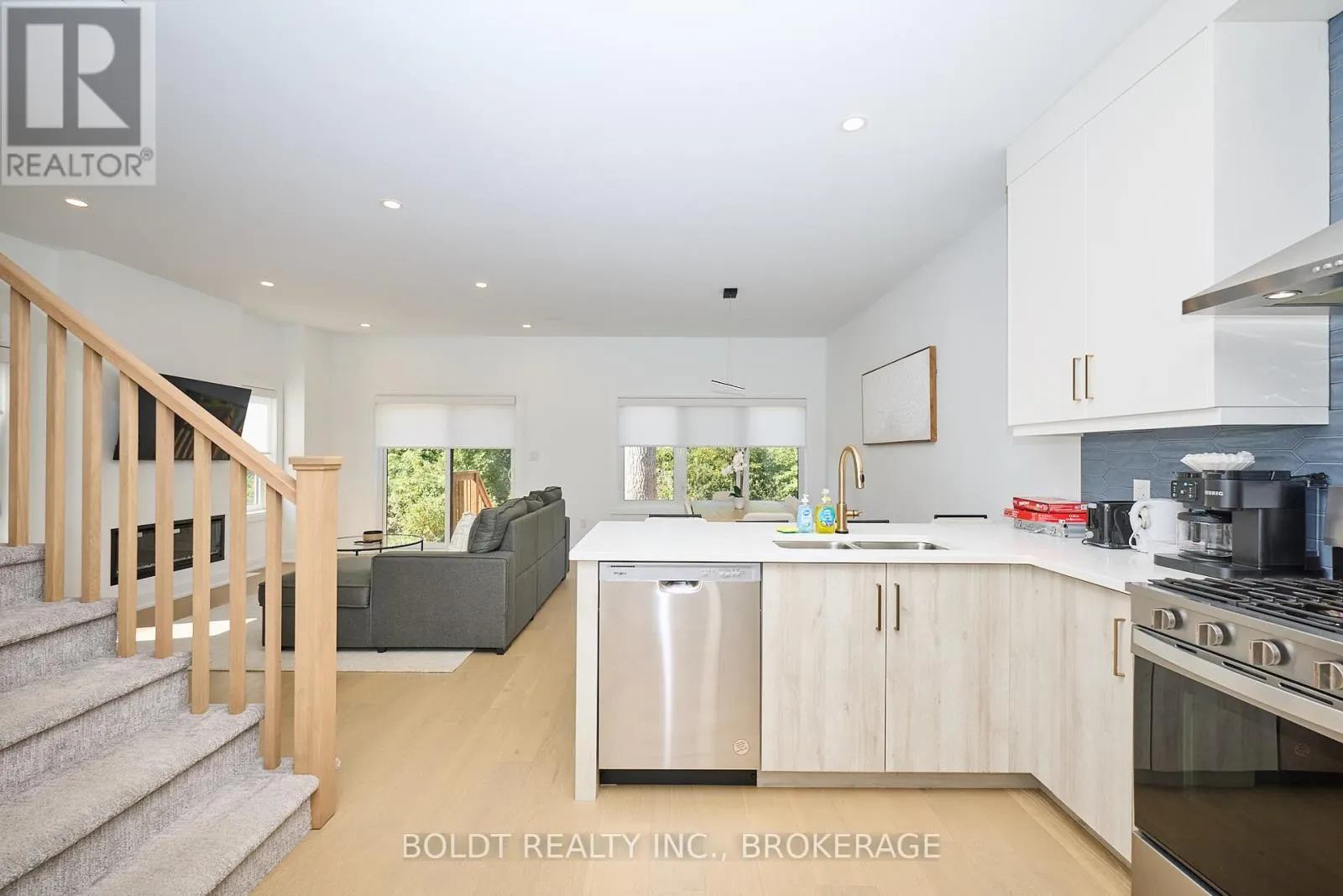 552 MISSISSAUGA AVENUE