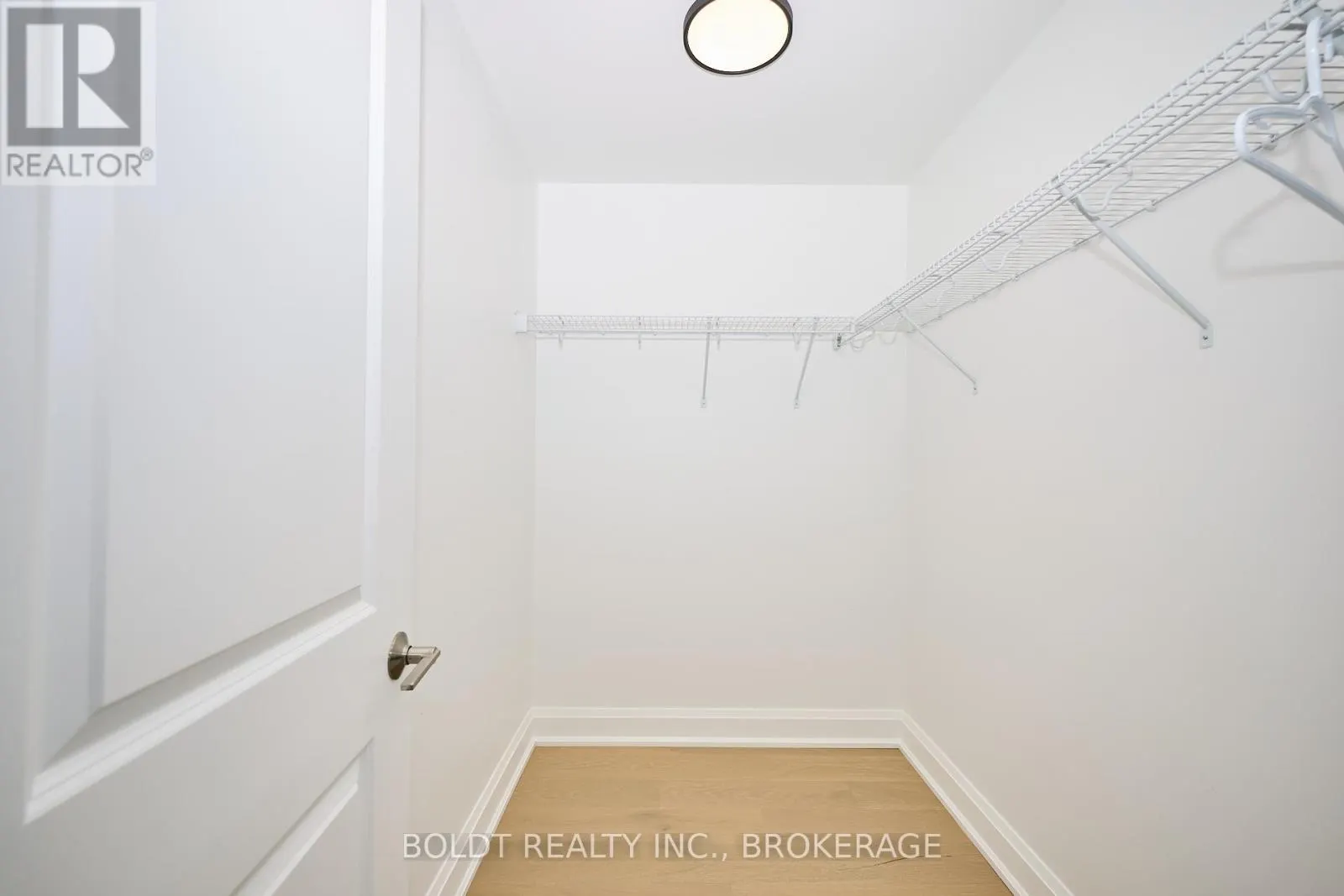 552 MISSISSAUGA AVENUE