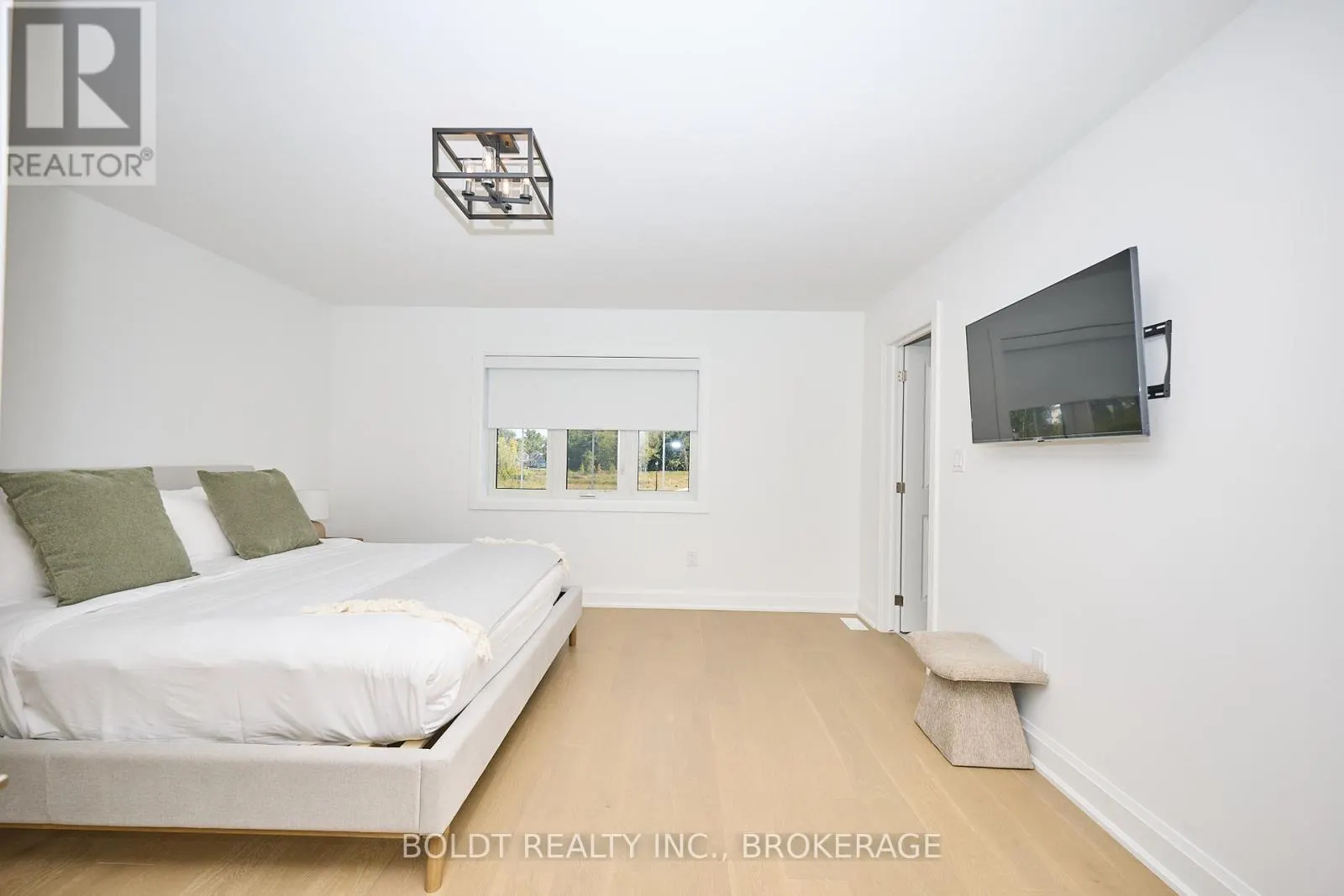 552 MISSISSAUGA AVENUE