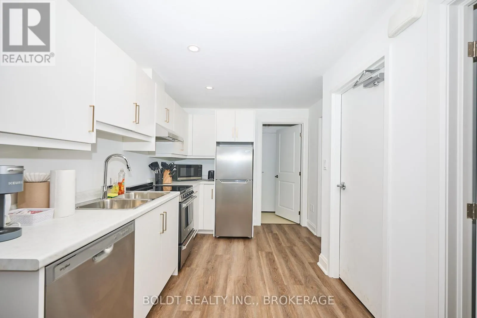 552 MISSISSAUGA AVENUE