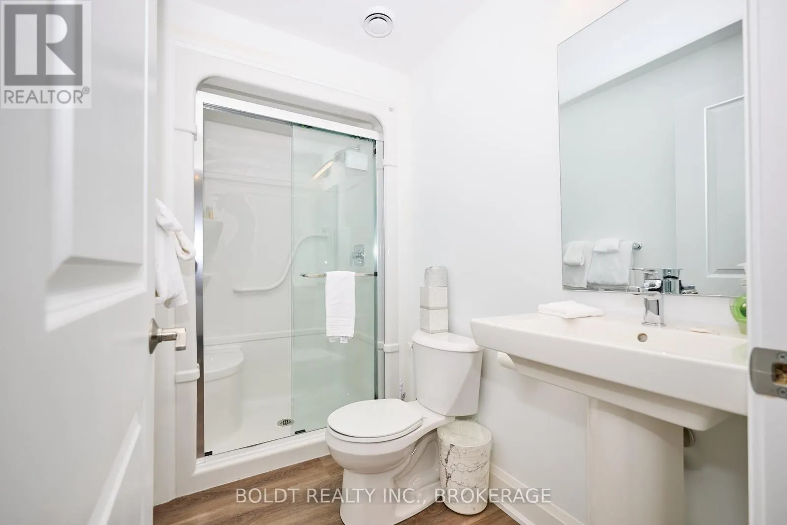 552 MISSISSAUGA AVENUE