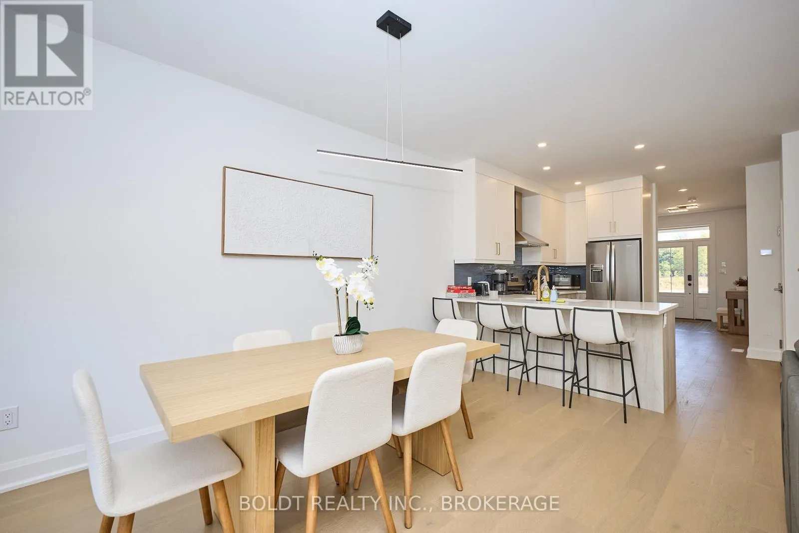 552 MISSISSAUGA AVENUE