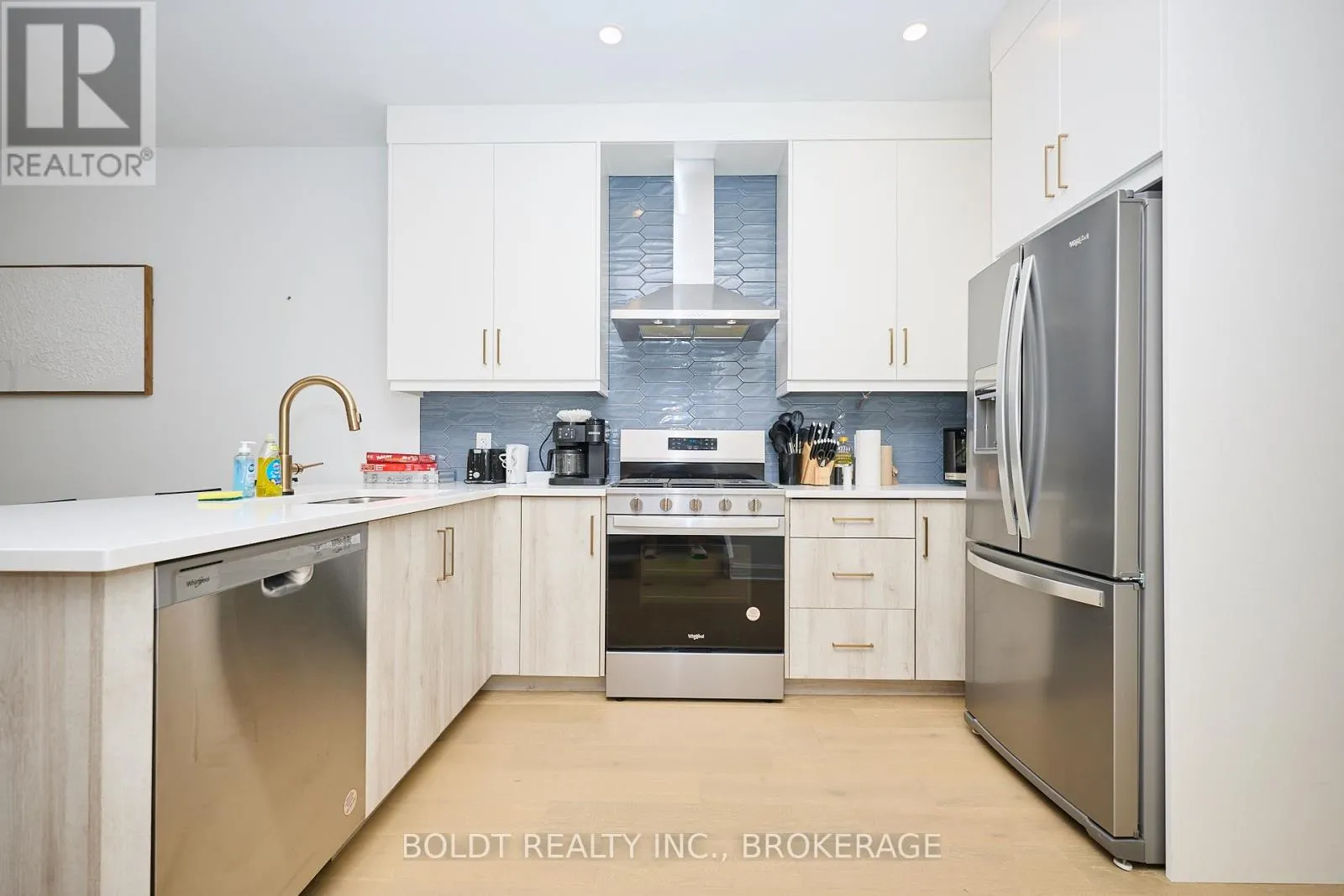 552 MISSISSAUGA AVENUE