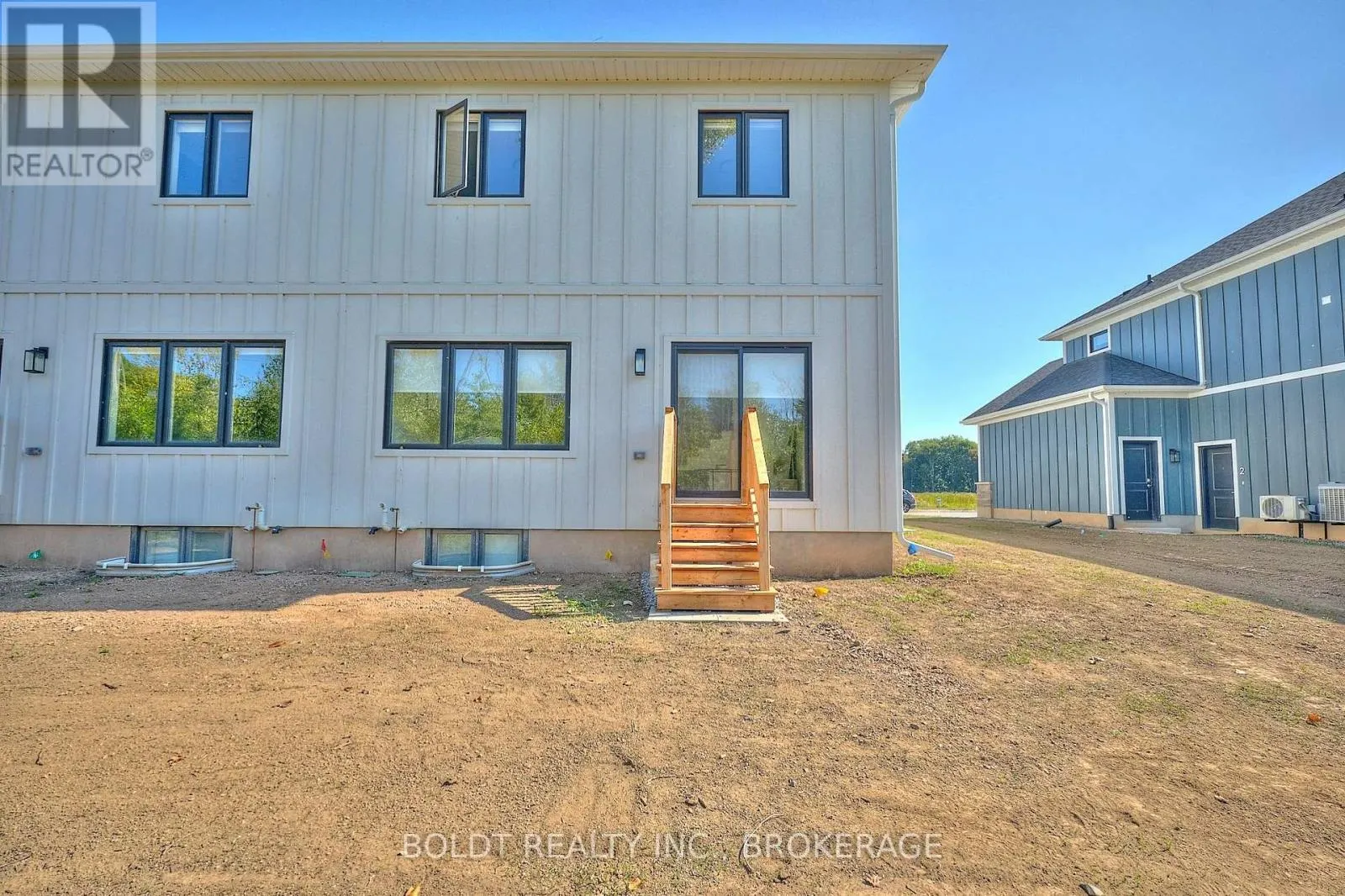 552 MISSISSAUGA AVENUE