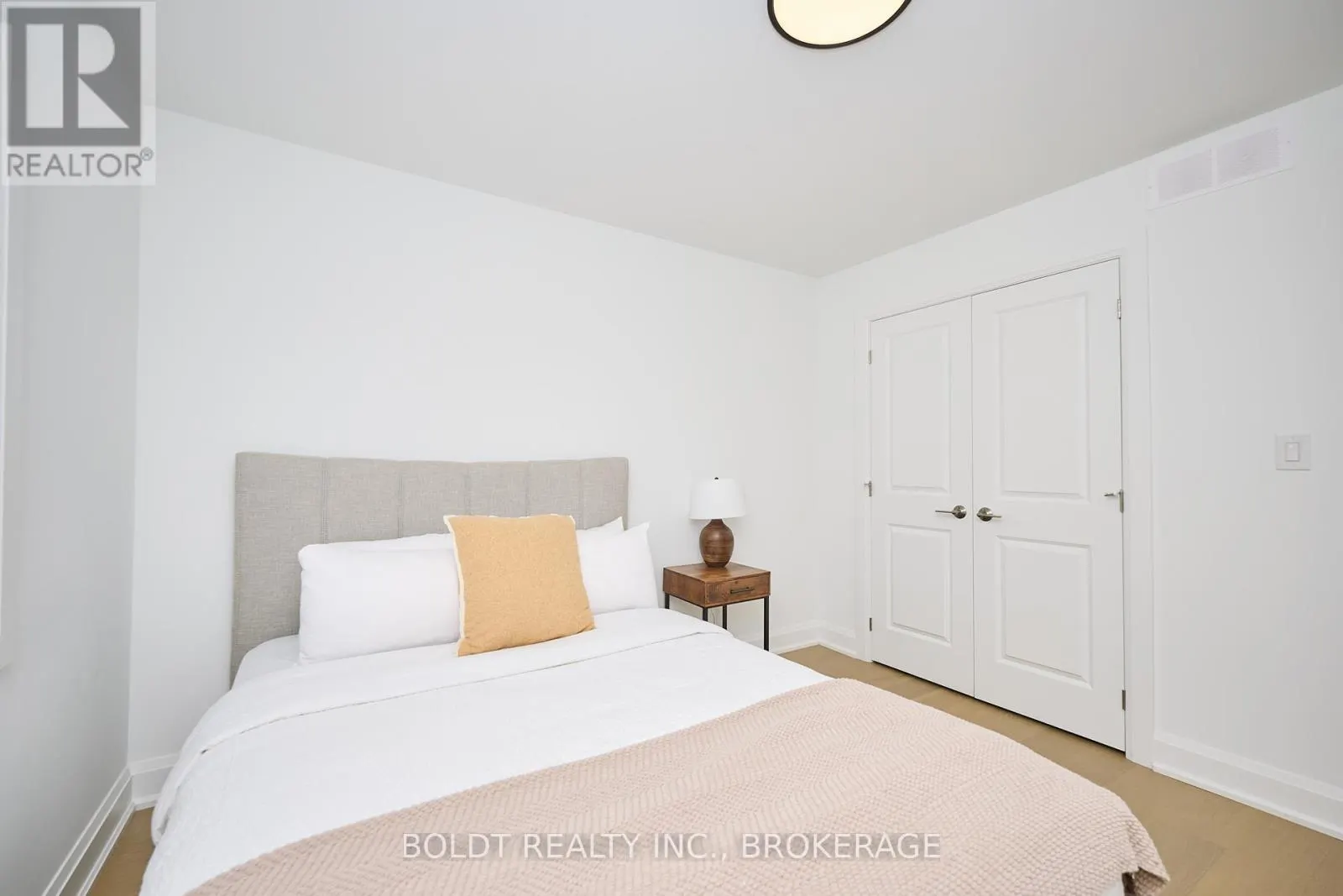 552 MISSISSAUGA AVENUE