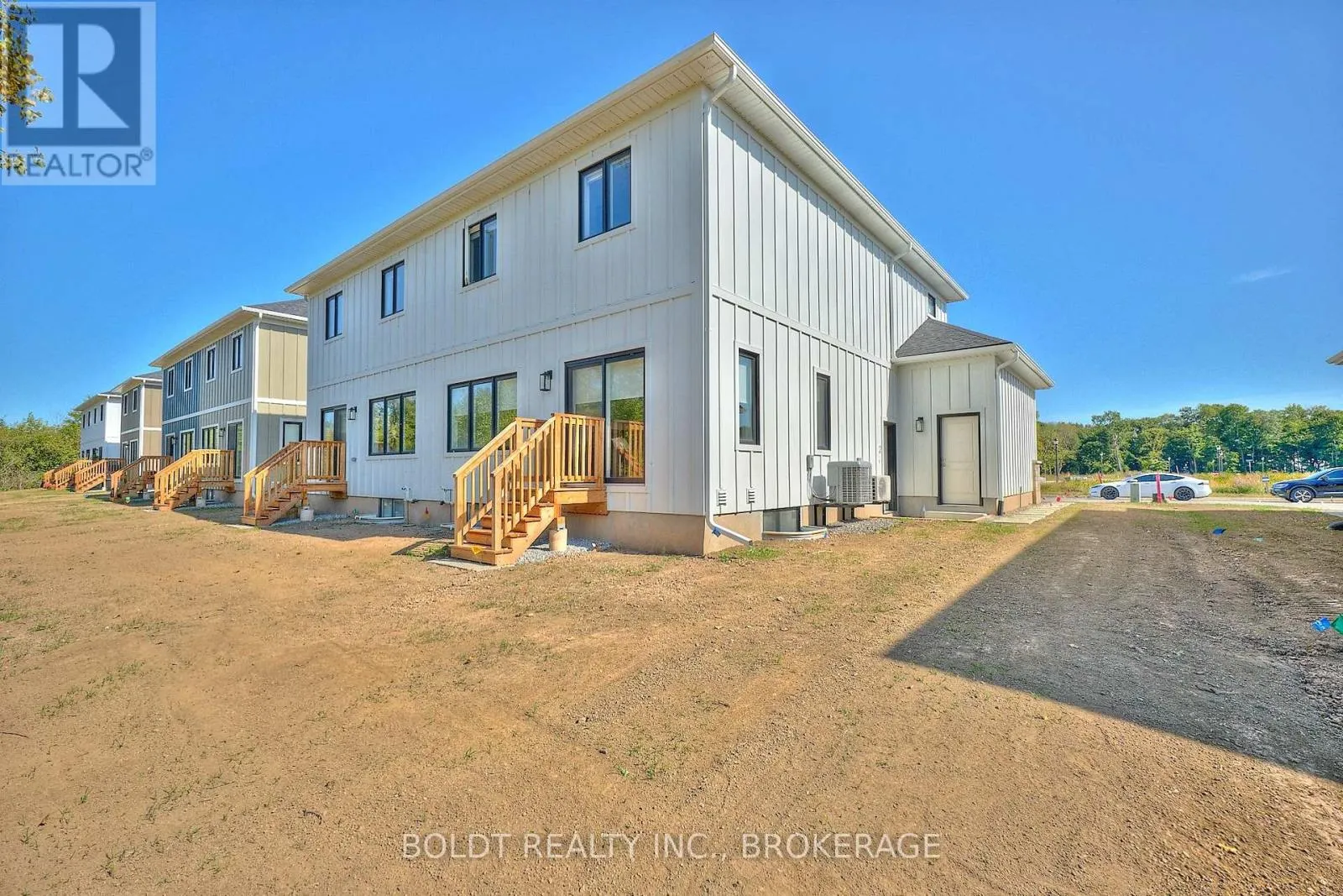 552 MISSISSAUGA AVENUE