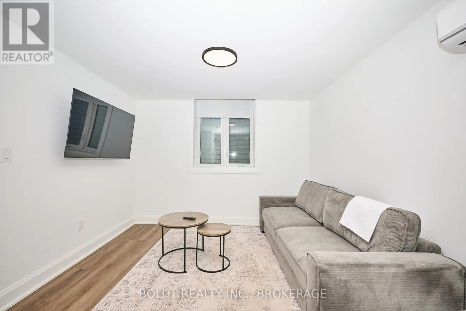 552 MISSISSAUGA AVENUE