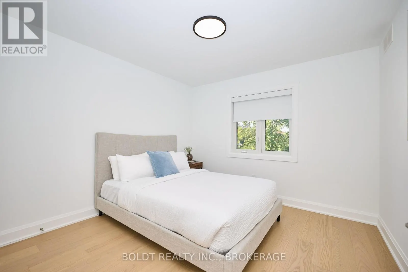 556 MISSISSAUGA AVENUE