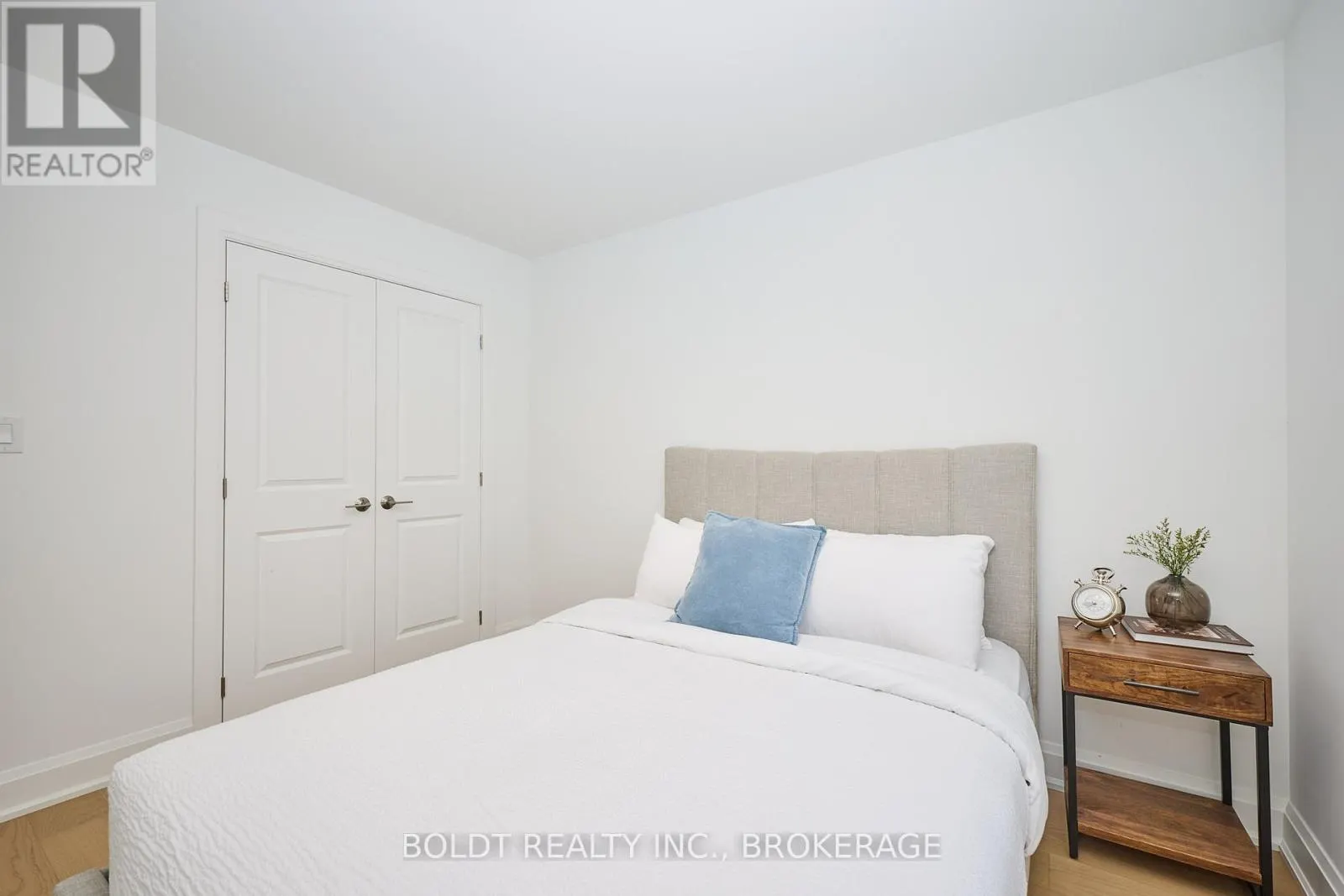 556 MISSISSAUGA AVENUE