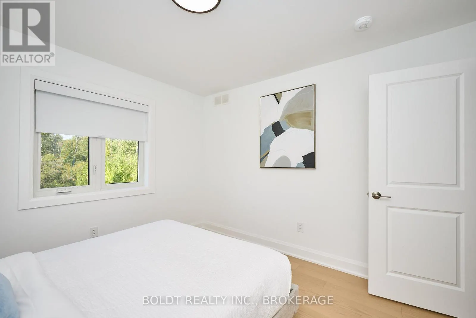 556 MISSISSAUGA AVENUE