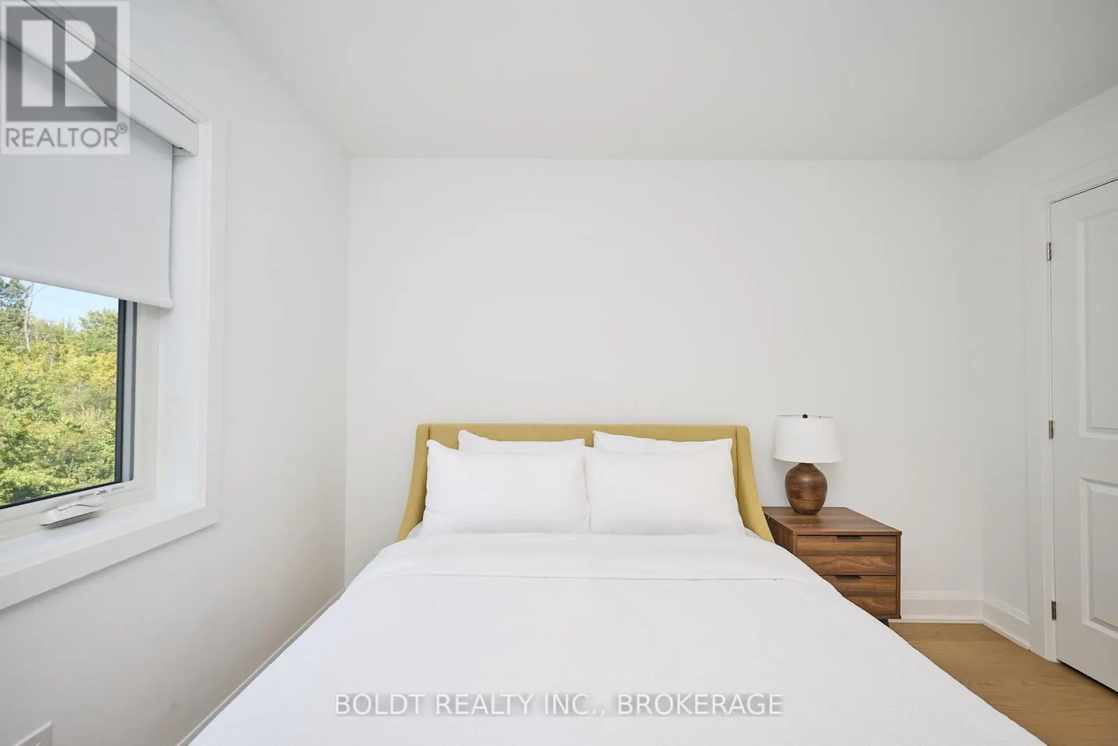 556 MISSISSAUGA AVENUE