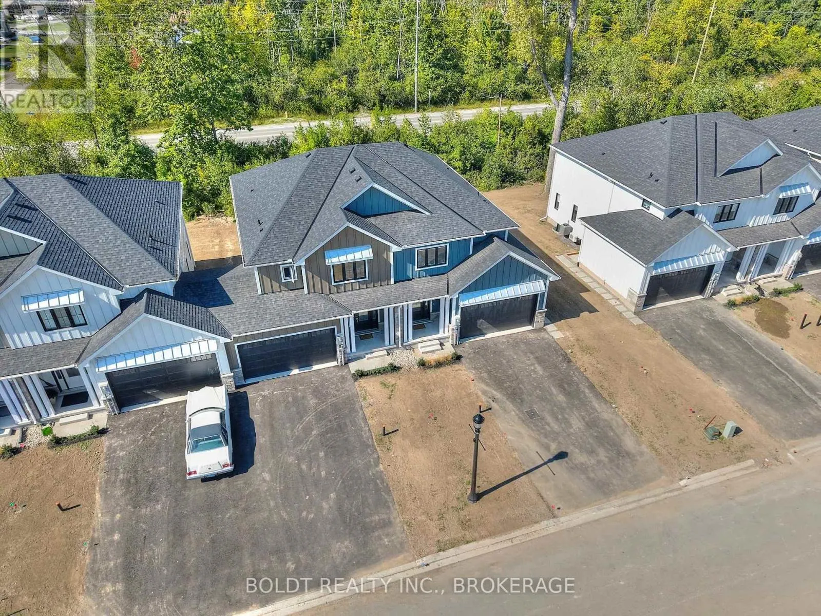 556 MISSISSAUGA AVENUE