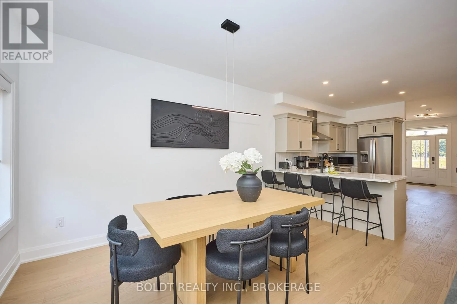 556 MISSISSAUGA AVENUE
