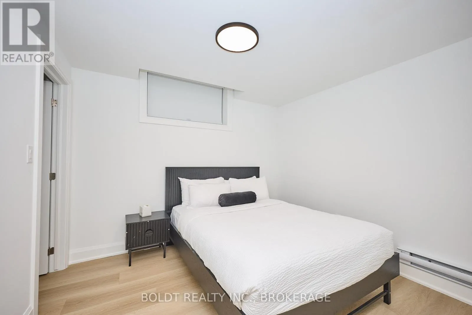 556 MISSISSAUGA AVENUE