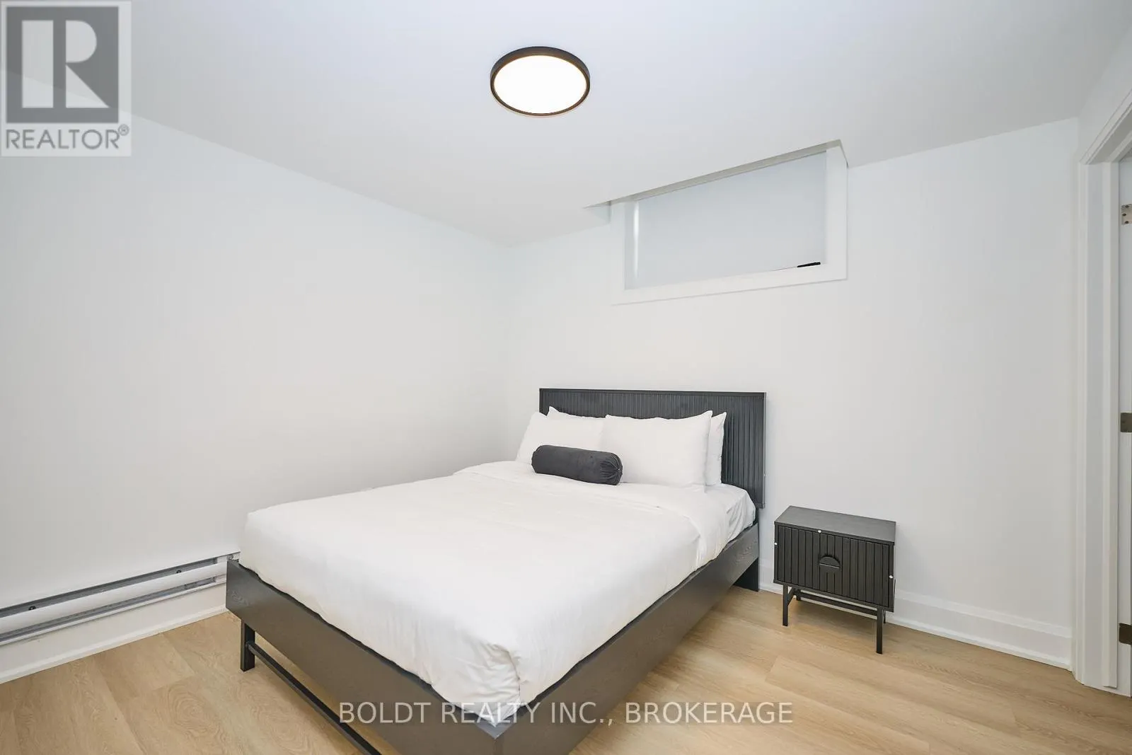 554 MISSISSAUGA AVENUE