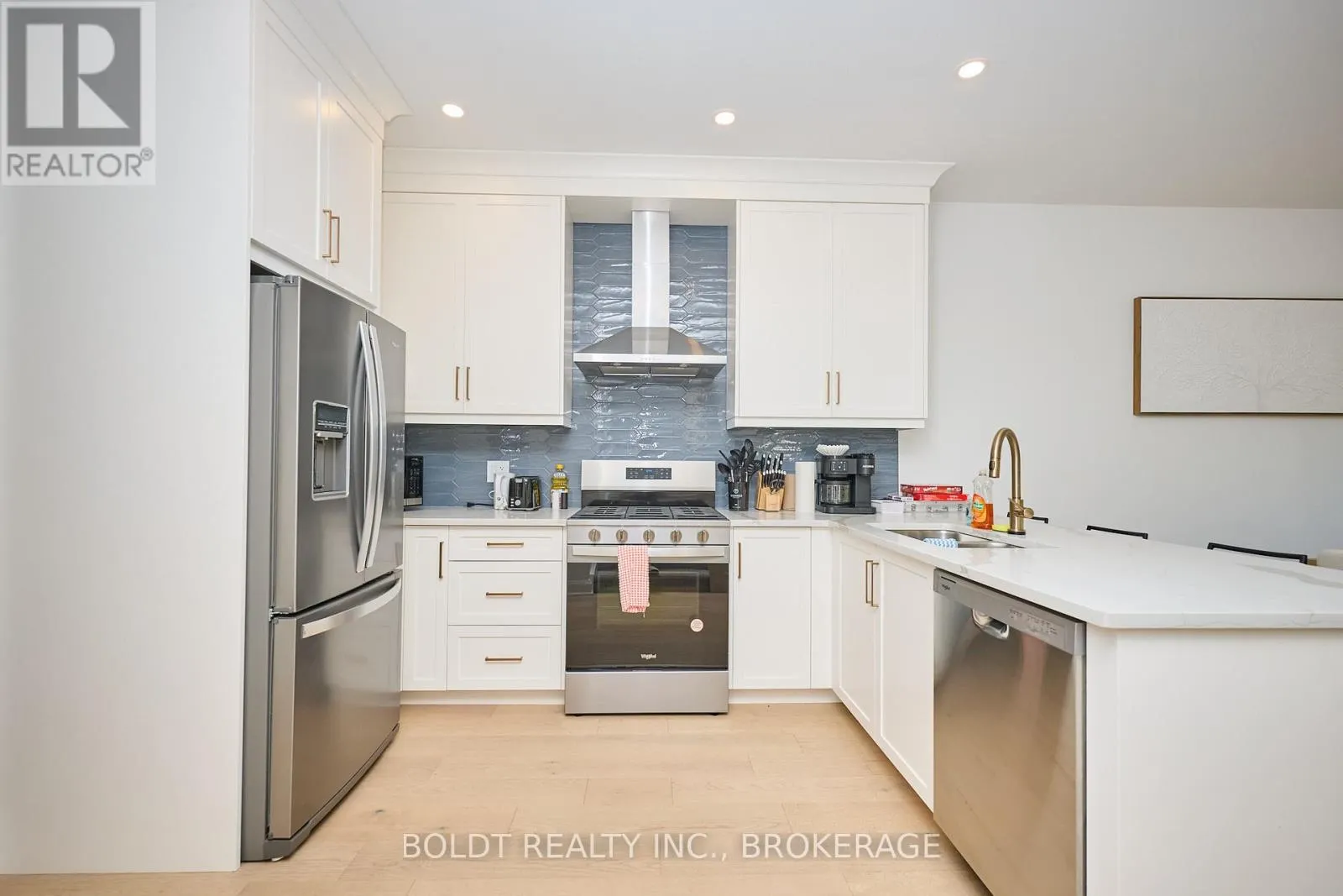 554 MISSISSAUGA AVENUE