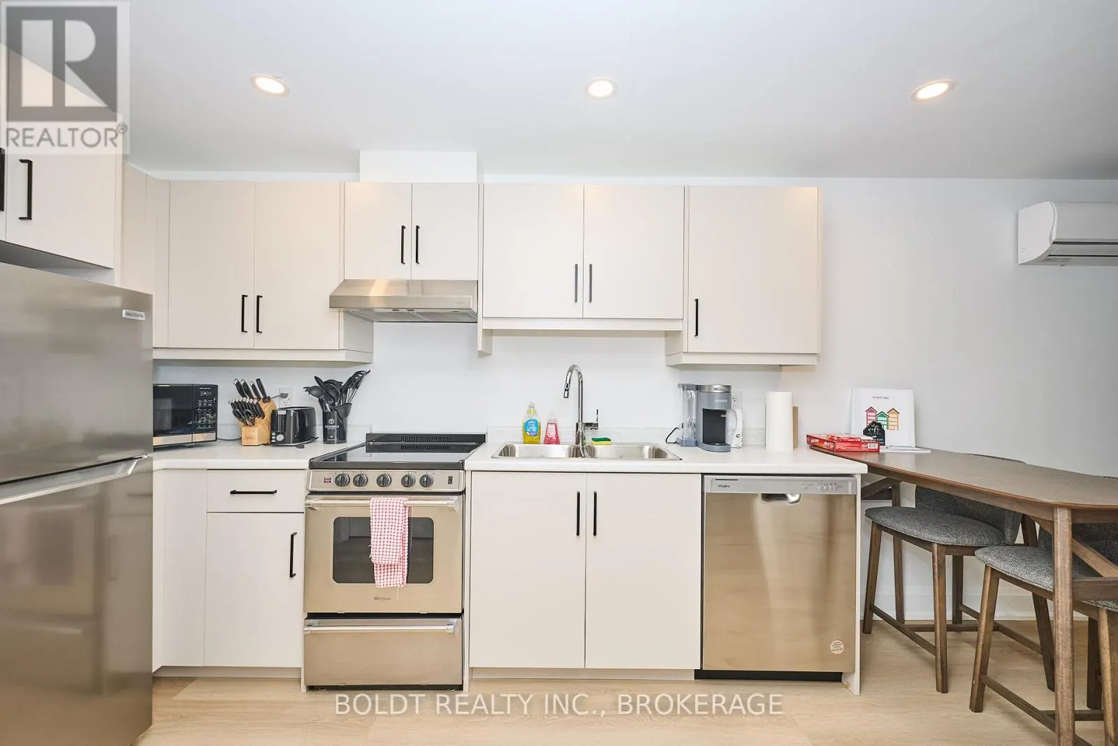 554 MISSISSAUGA AVENUE