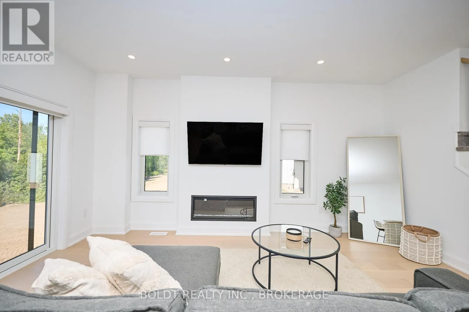 554 MISSISSAUGA AVENUE
