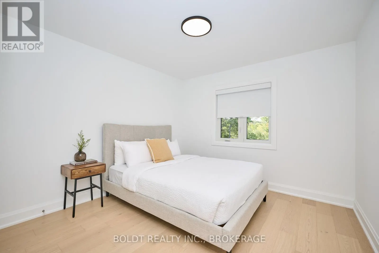 554 MISSISSAUGA AVENUE