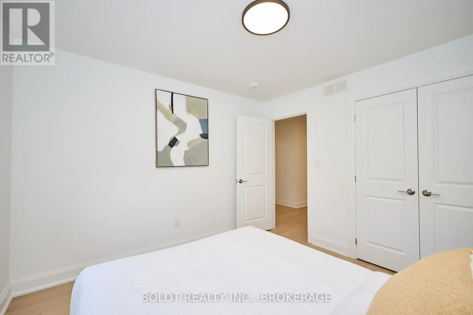 554 MISSISSAUGA AVENUE