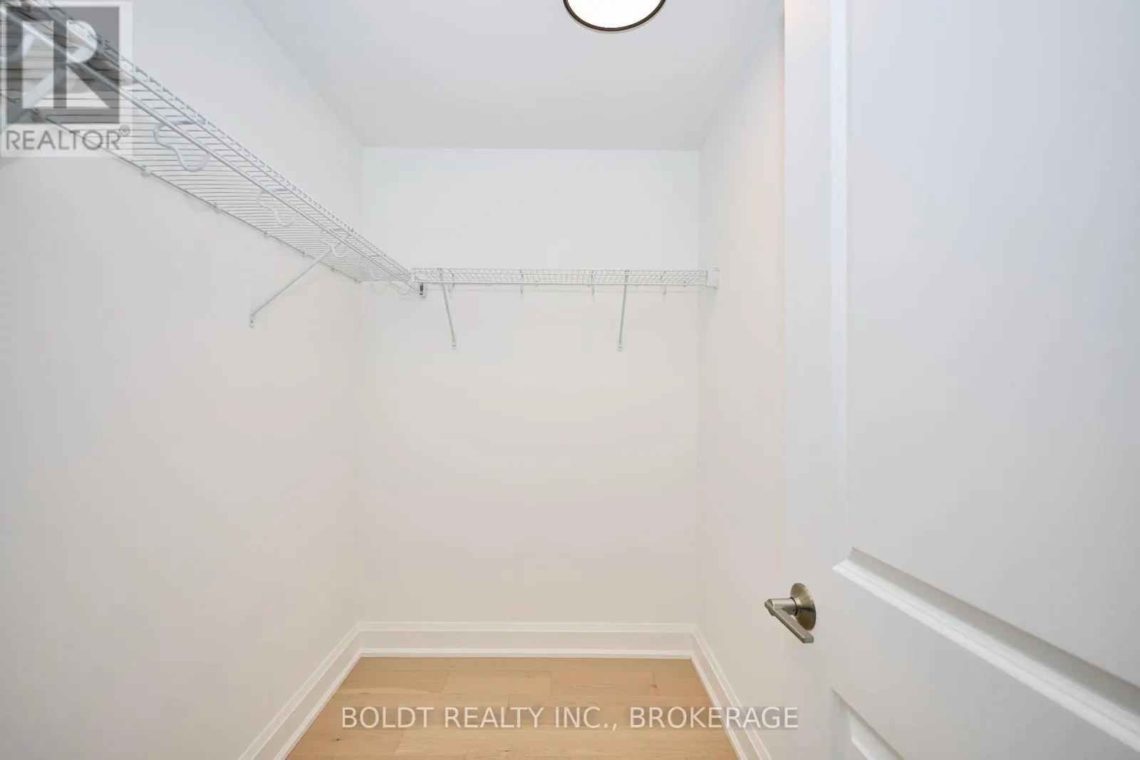 554 MISSISSAUGA AVENUE