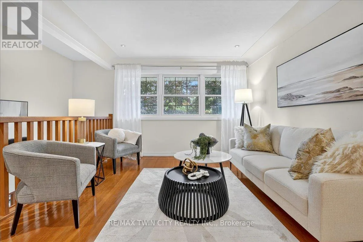 12 GLENDALE PLACE