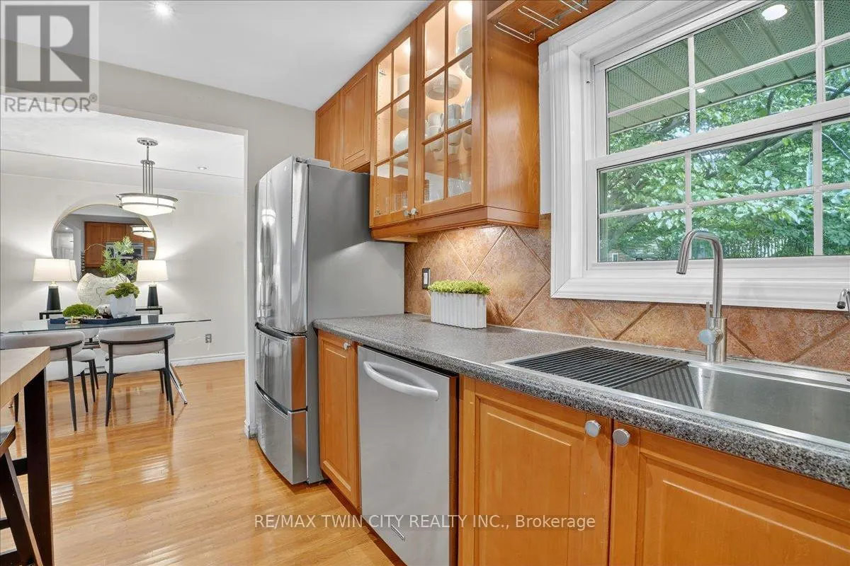 12 GLENDALE PLACE