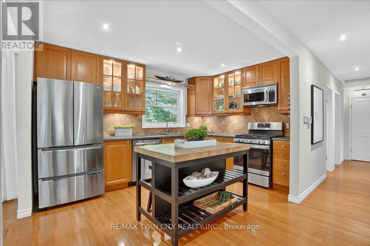 12 GLENDALE PLACE