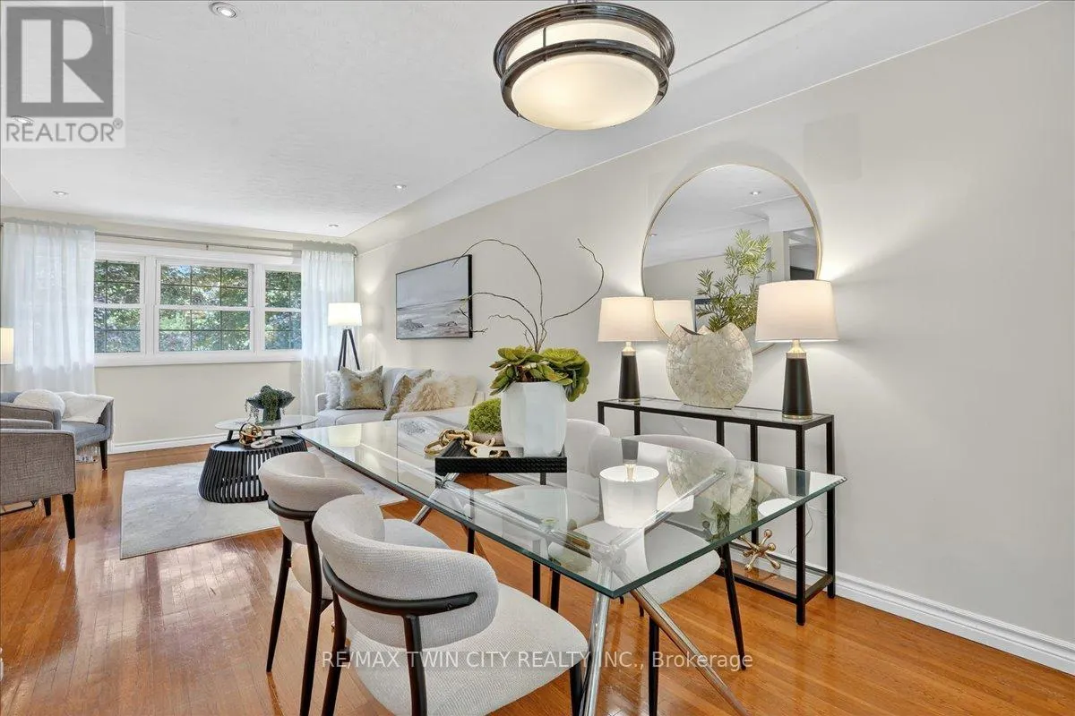 12 GLENDALE PLACE
