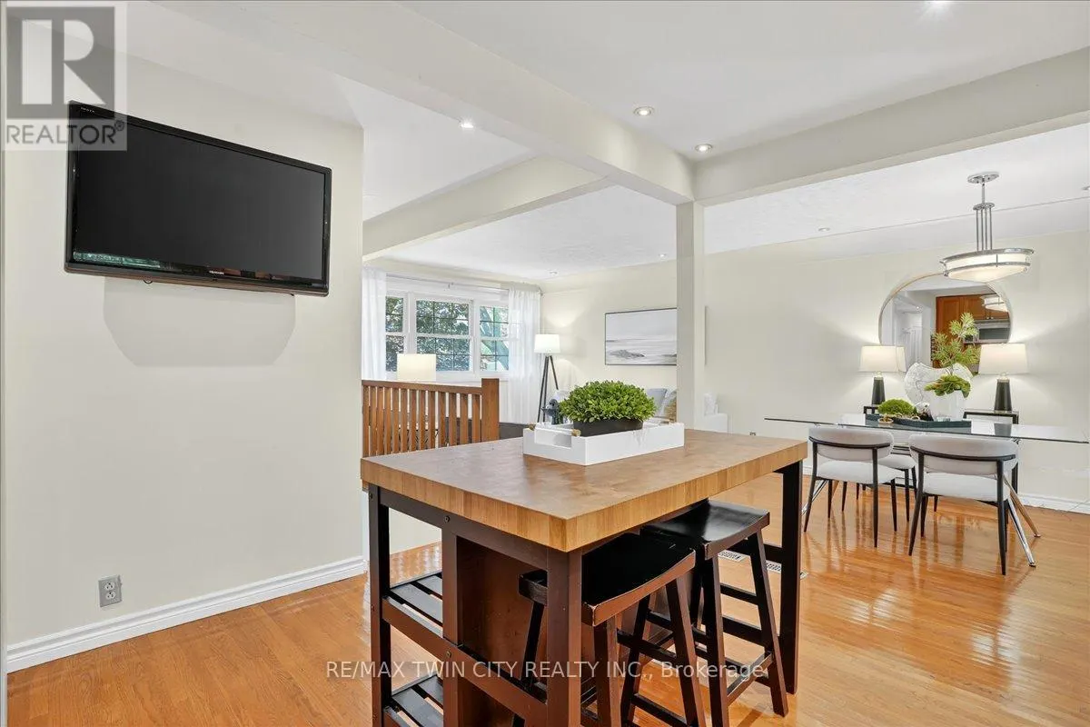 12 GLENDALE PLACE