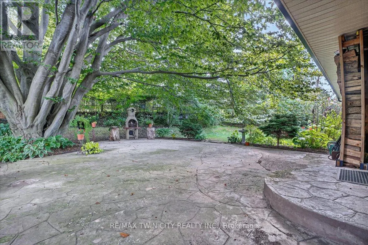 12 GLENDALE PLACE