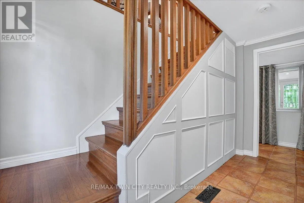 12 GLENDALE PLACE