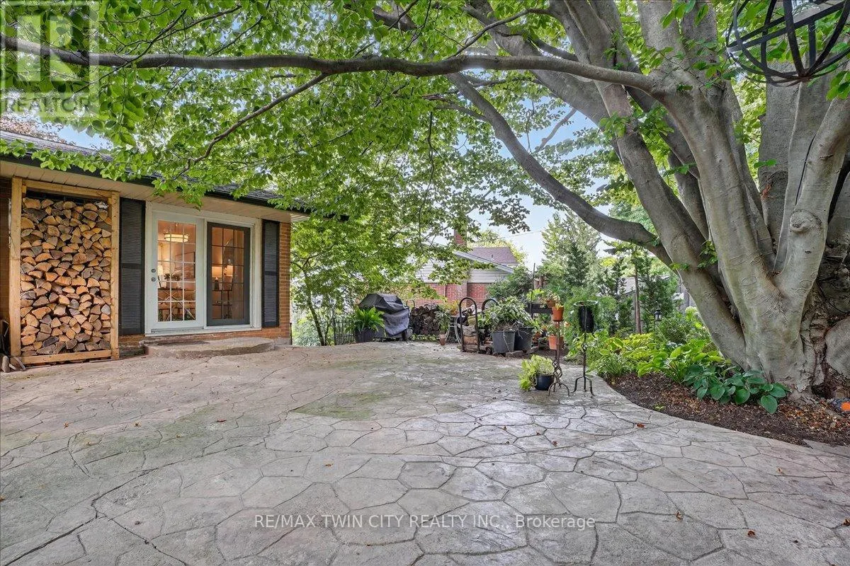 12 GLENDALE PLACE
