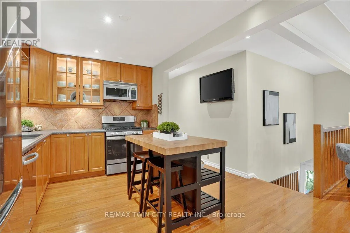 12 GLENDALE PLACE
