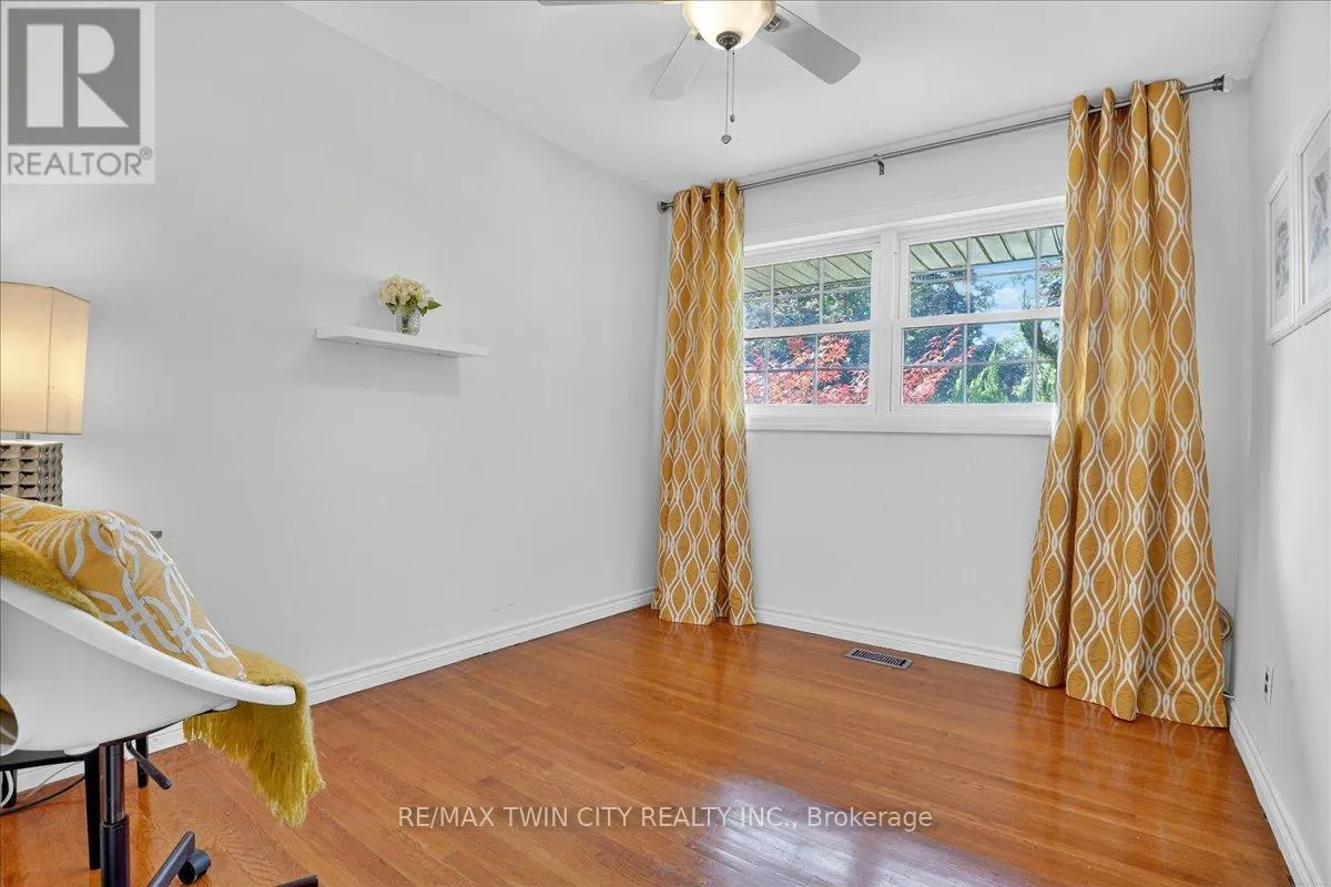 12 GLENDALE PLACE