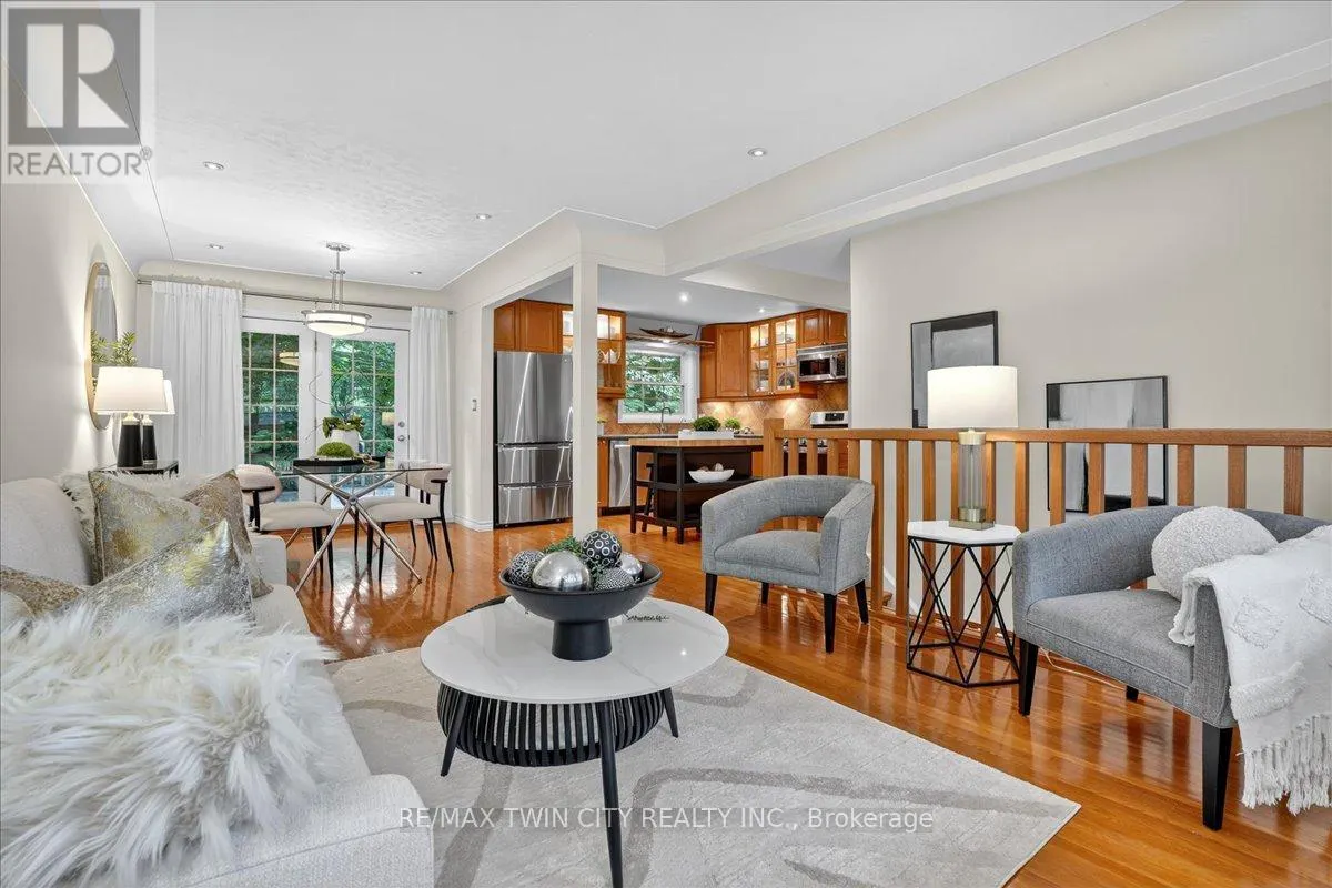 12 GLENDALE PLACE