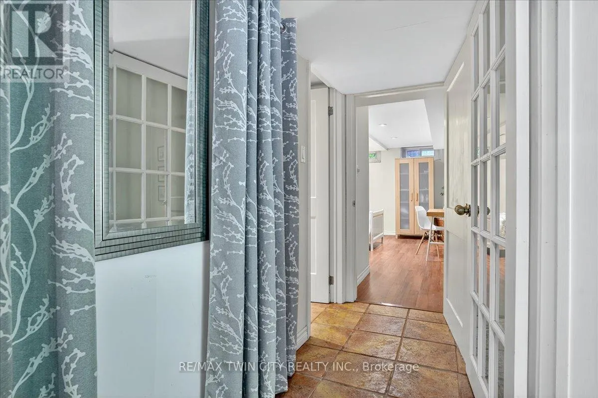 12 GLENDALE PLACE