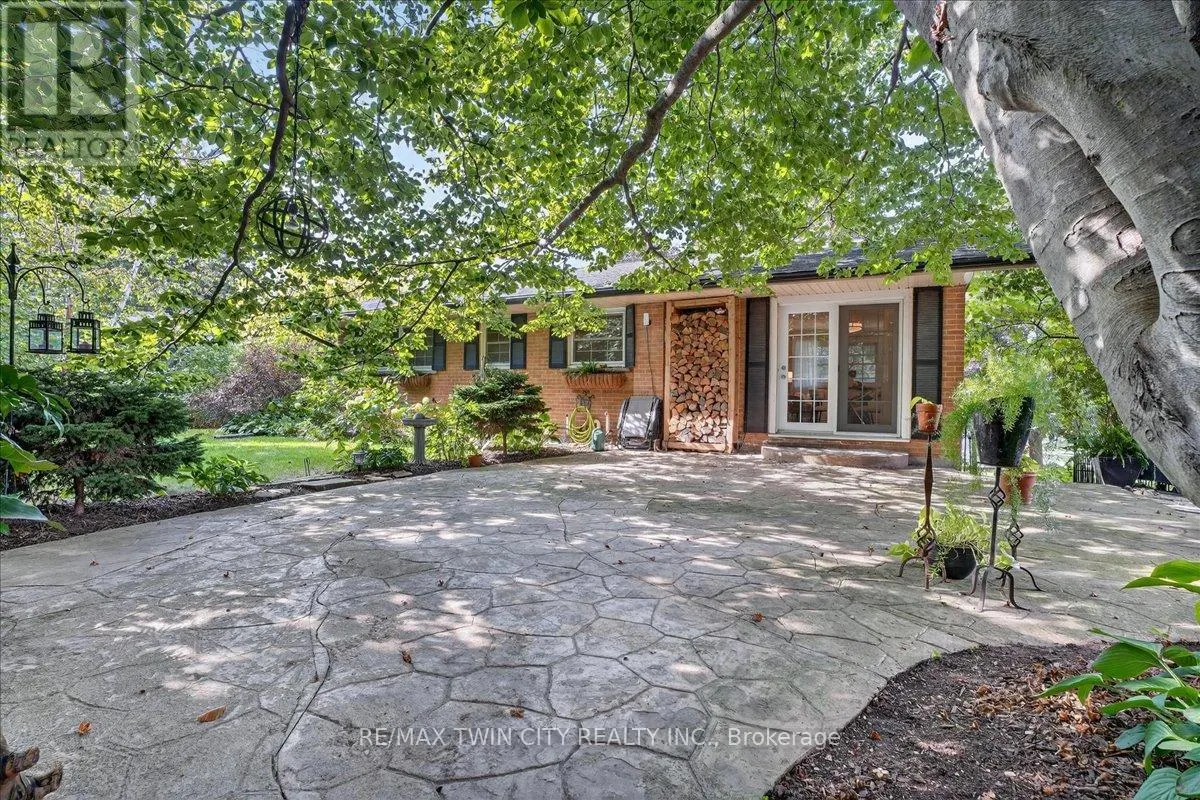 12 GLENDALE PLACE