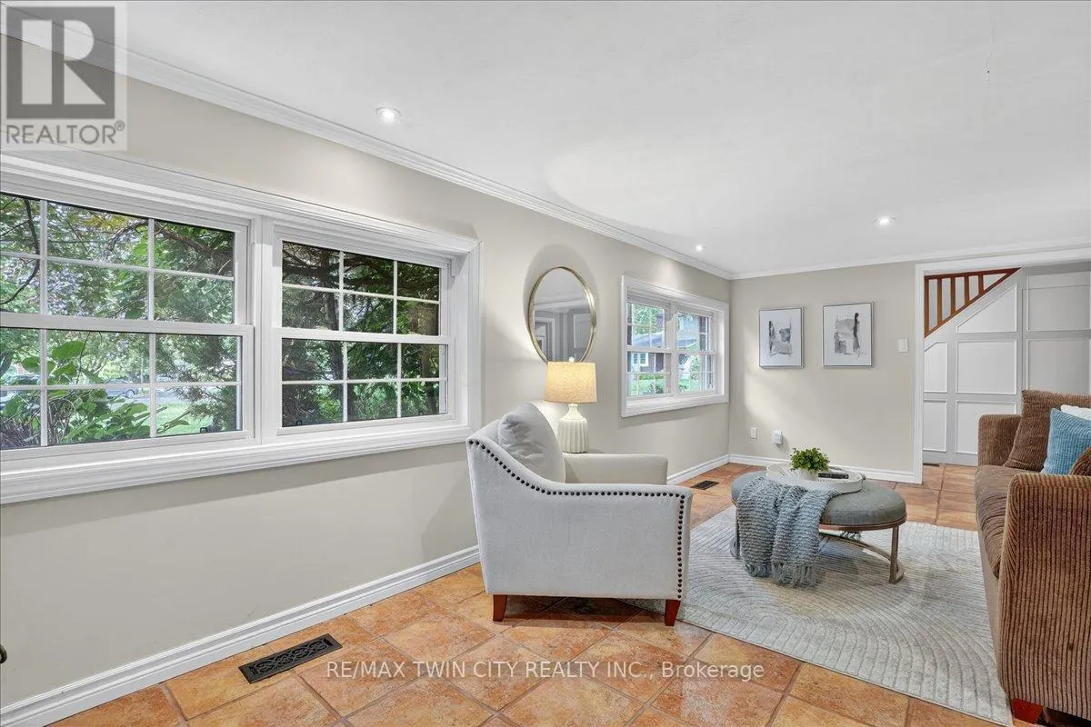 12 GLENDALE PLACE