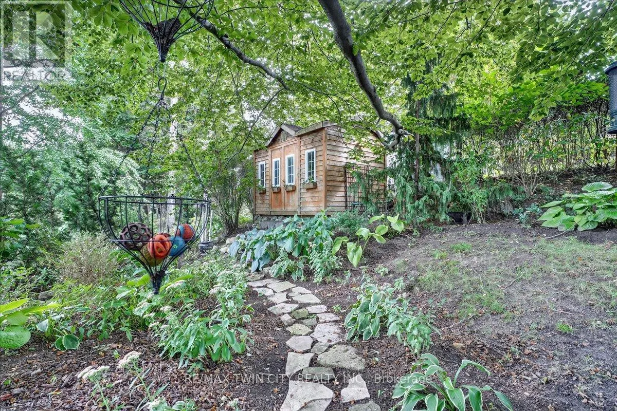 12 GLENDALE PLACE