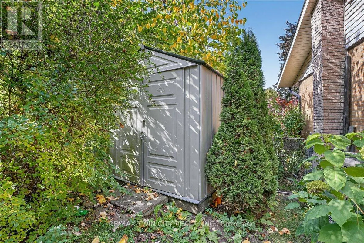 12 GLENDALE PLACE