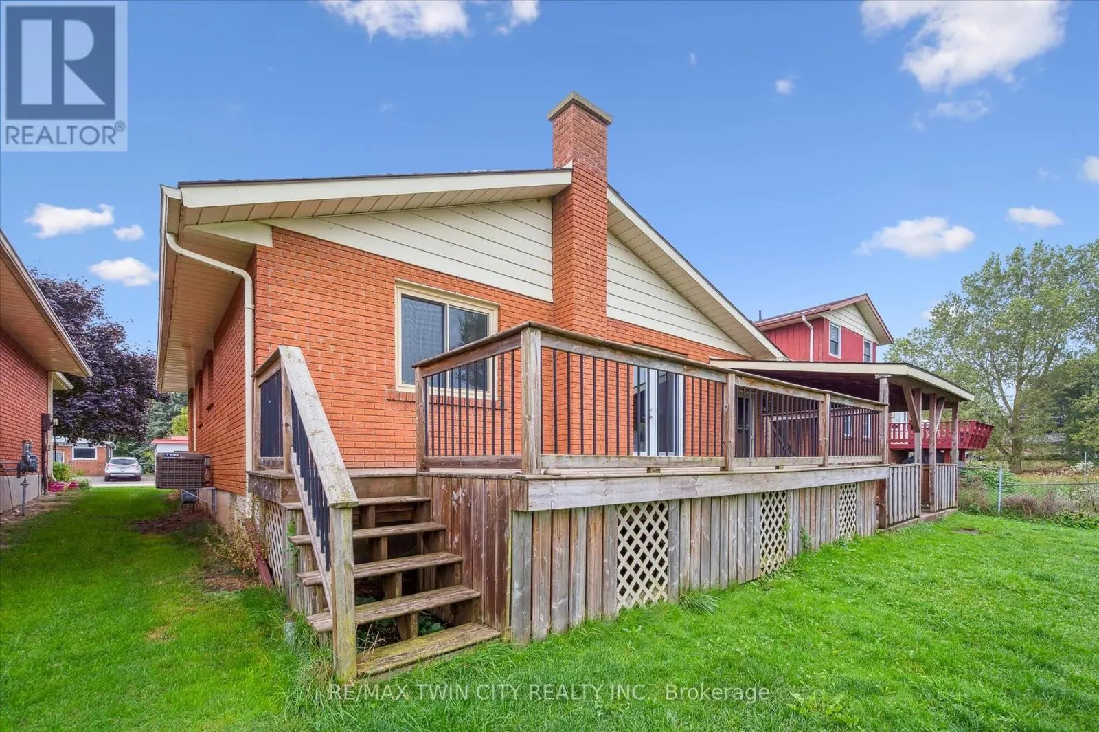 635 RAGLAN STREET