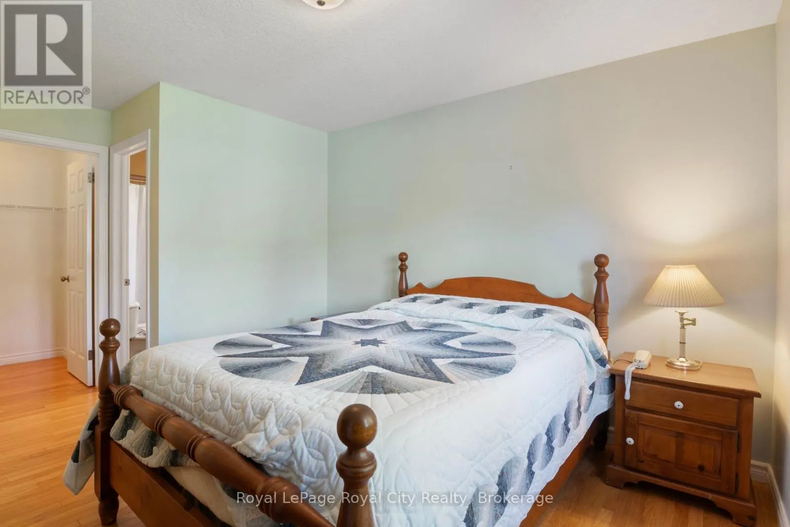 72 STANLEY CRESCENT