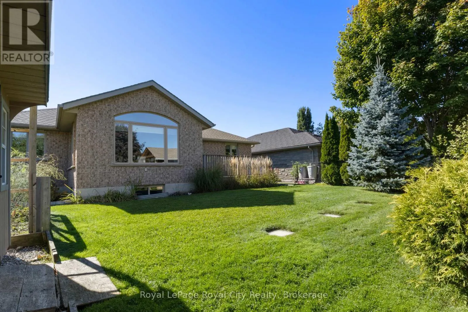 72 STANLEY CRESCENT