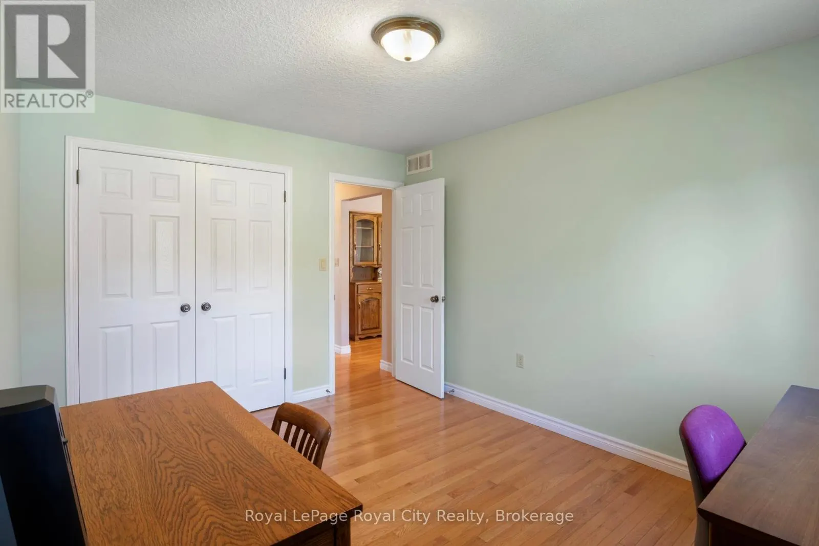 72 STANLEY CRESCENT