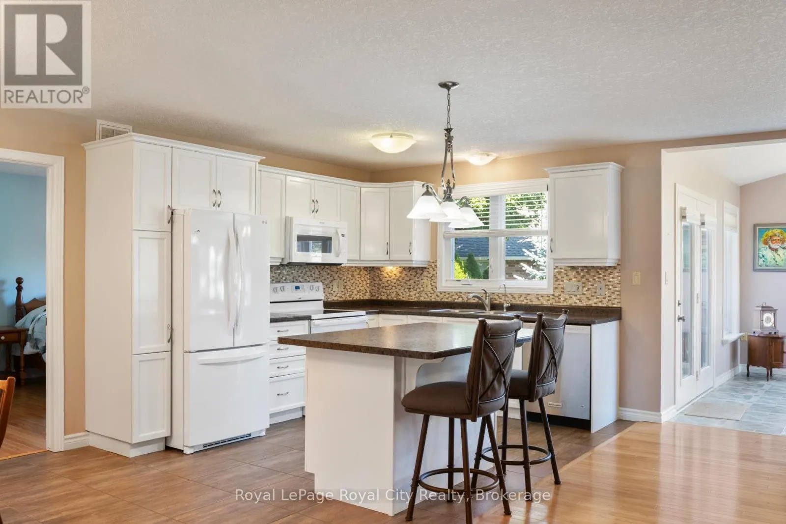 72 STANLEY CRESCENT
