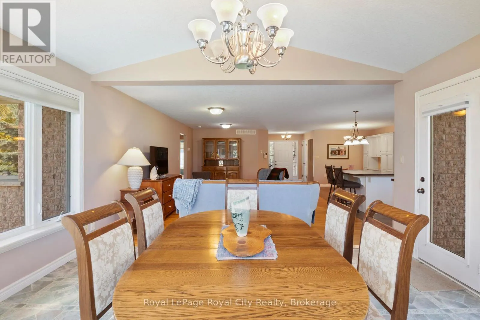 72 STANLEY CRESCENT