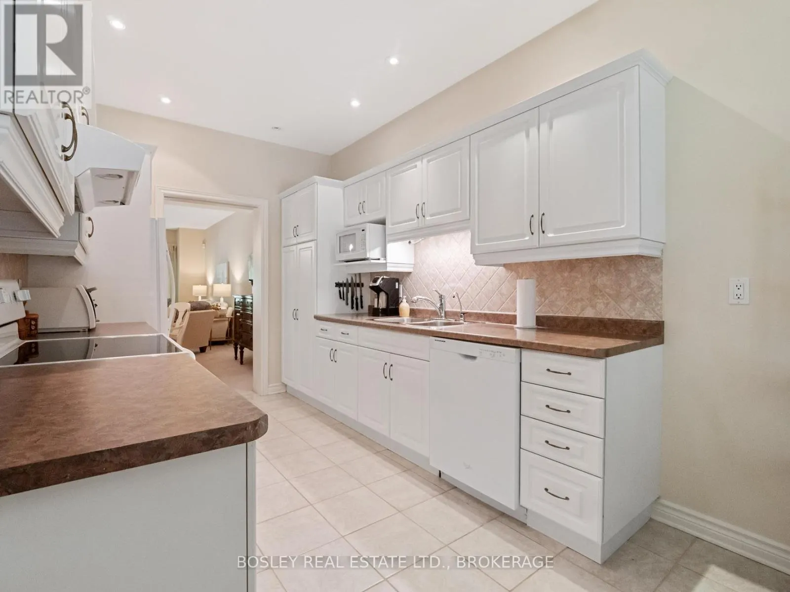 5 - 575 SIMCOE STREET, #5